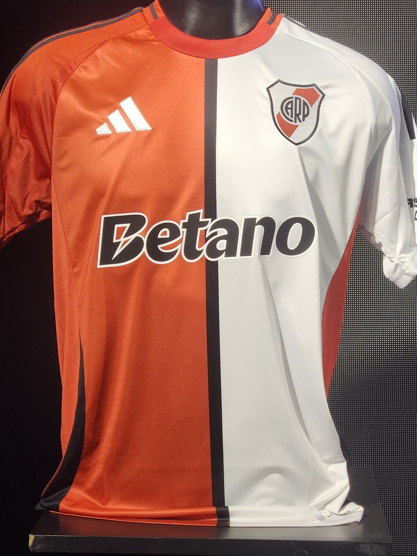 2X1 CAMISETA DE RIVER - TITULAR + SUPLENTE + GORRO MILLONARIO DE REGALO